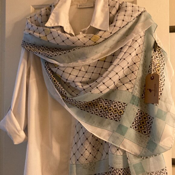 EXTRA LARGE MELIFLUOS NEW SPRING/SUMMER SCARF - Picture 1 of 3